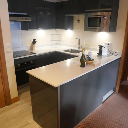 Stunning 3 Bed Duplex In The Heart Of Arc 1950 Village - Sleeps 8 Apartment *