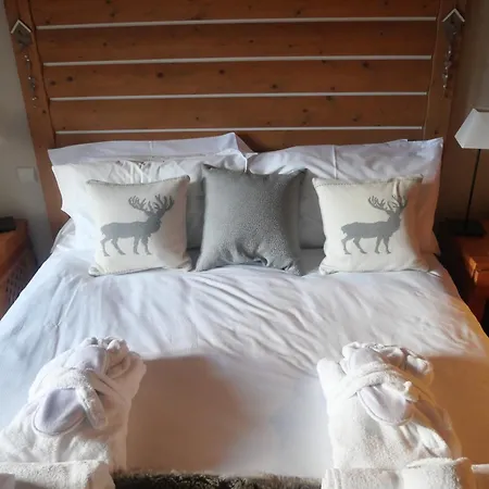 Stunning 3 Bed Duplex In The Heart Of Arc 1950 Village - Sleeps 8 *