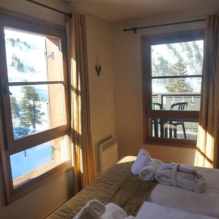 Stunning 3 Bed Duplex In The Heart Of Arc 1950 Village - Sleeps 8 Apartment *