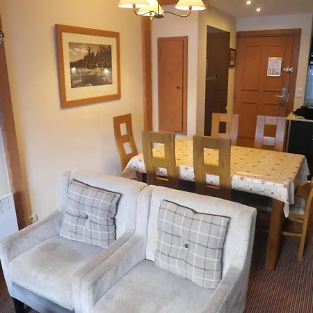 Stunning 3 Bed Duplex In The Heart Of Arc 1950 Village - Sleeps 8 *