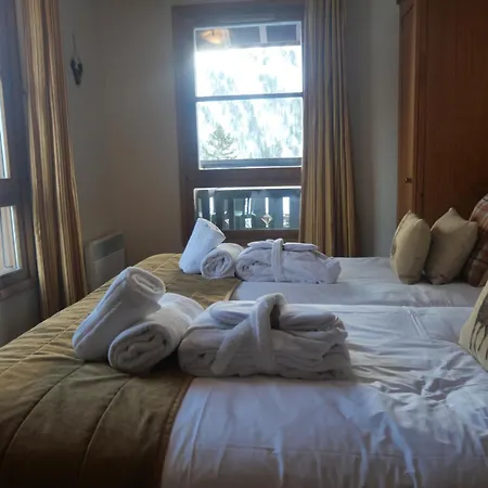 Stunning 3 Bed Duplex In The Heart Of Arc 1950 Village - Sleeps 8 *